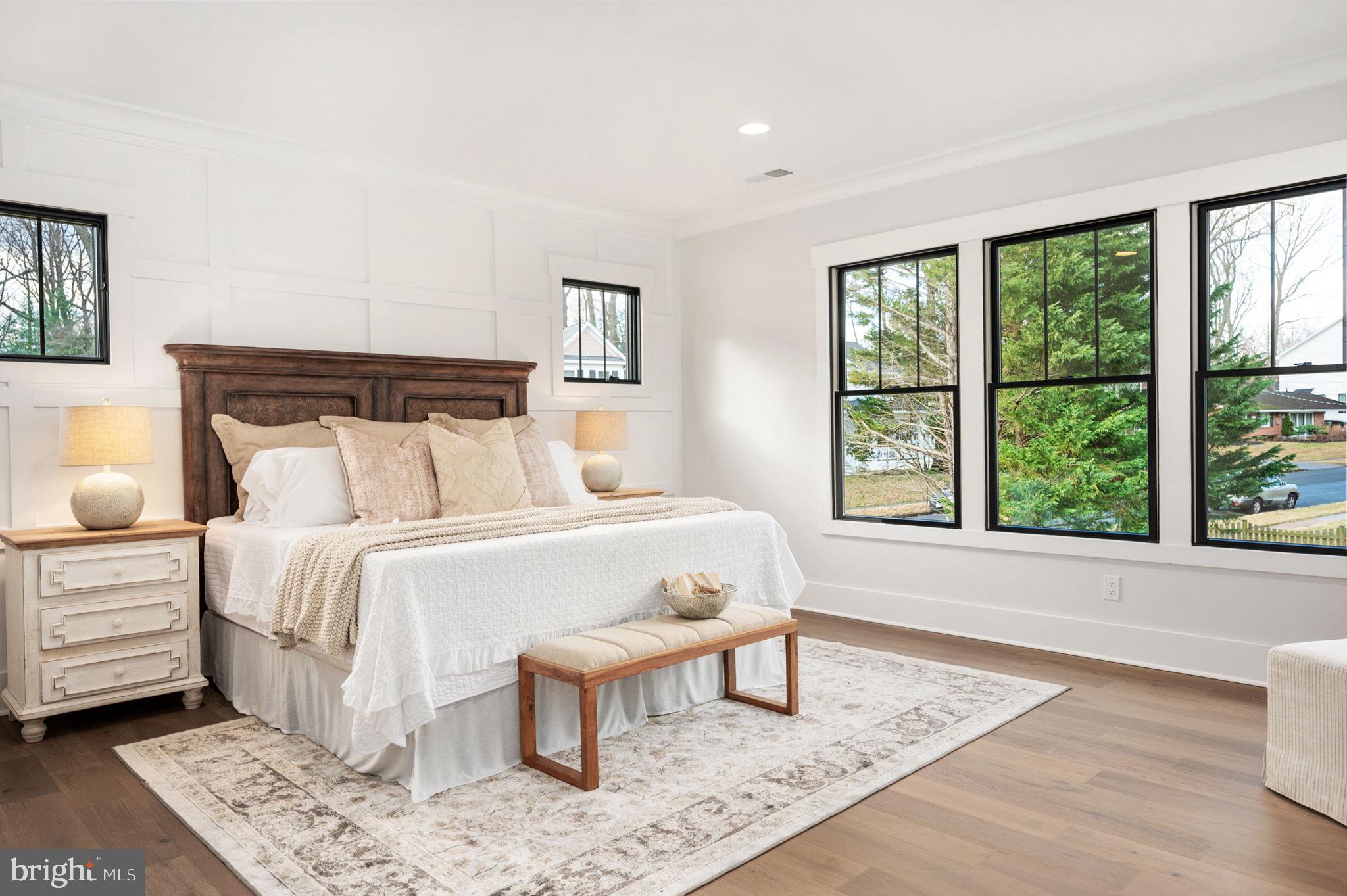 1022 HILLCREST DRIVE SW