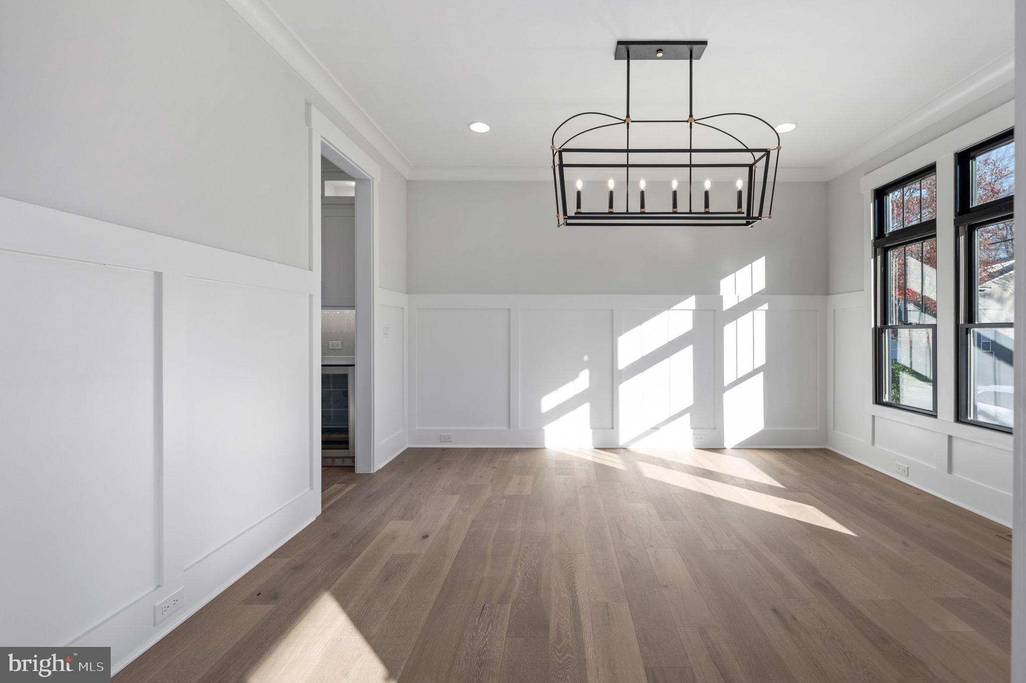 1022 HILLCREST DRIVE SW