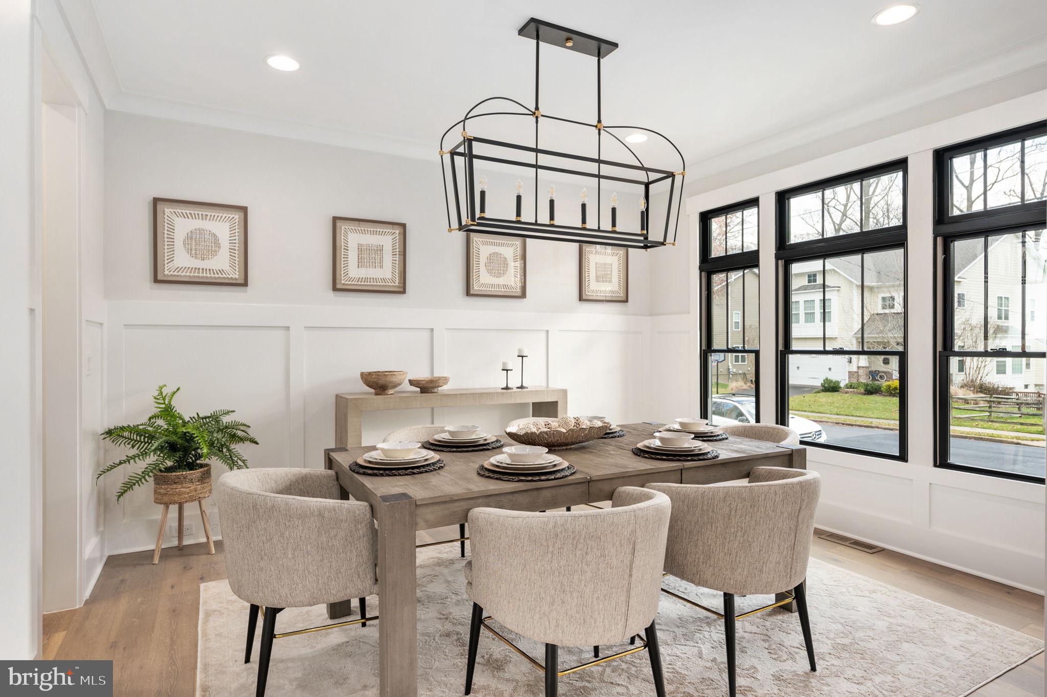 1022 HILLCREST DRIVE SW