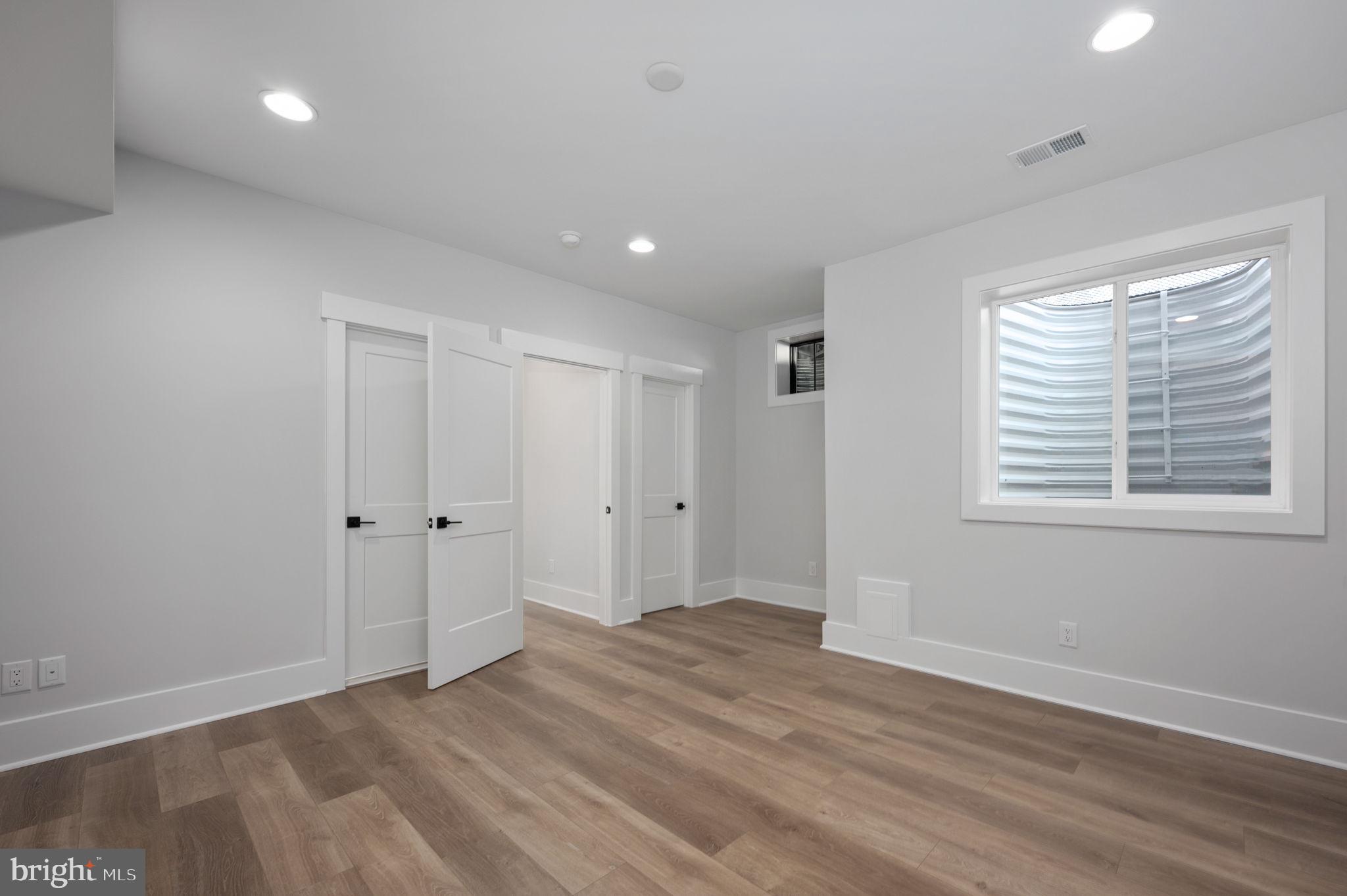 1022 HILLCREST DRIVE SW