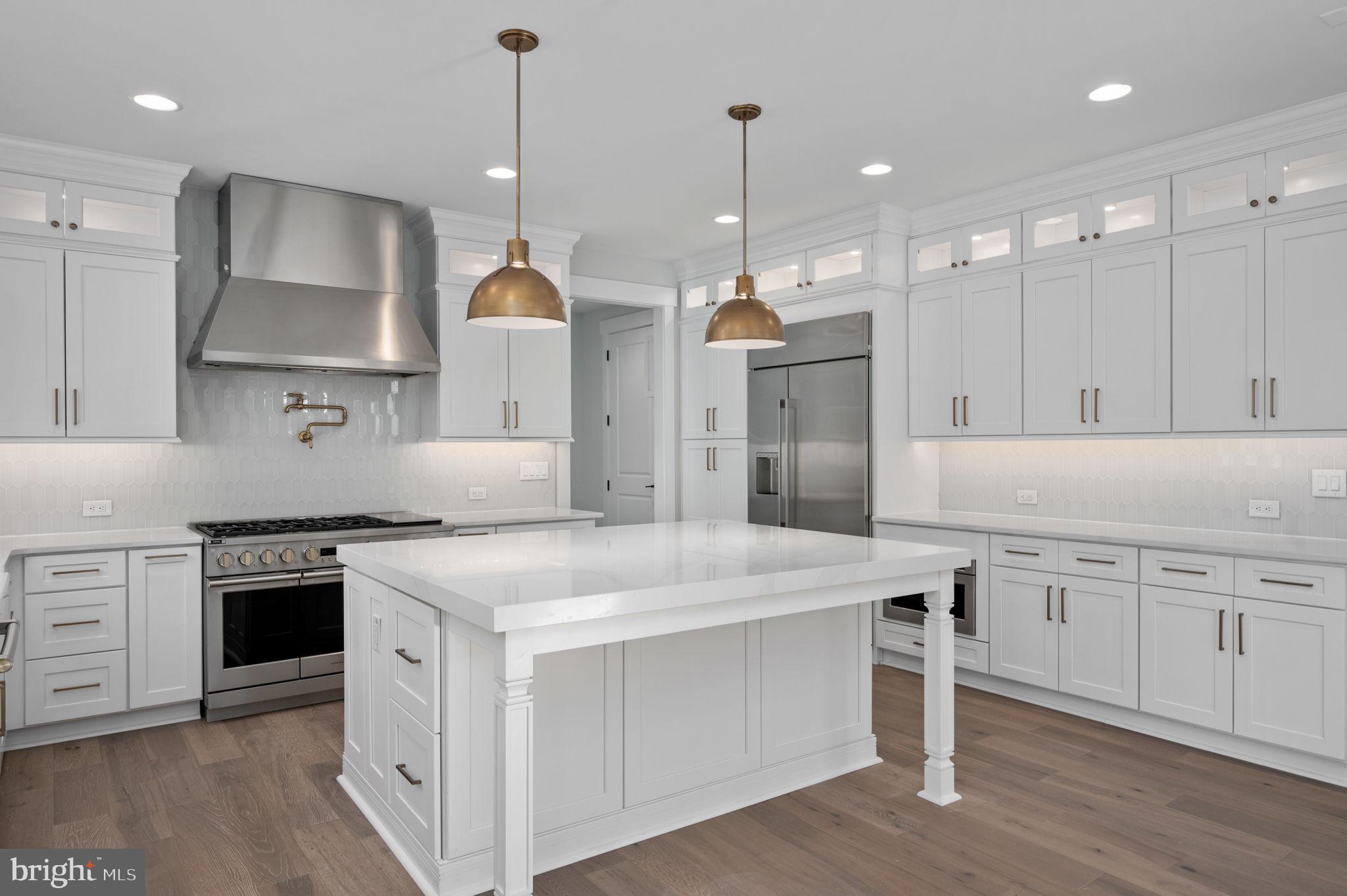 1022 HILLCREST DRIVE SW