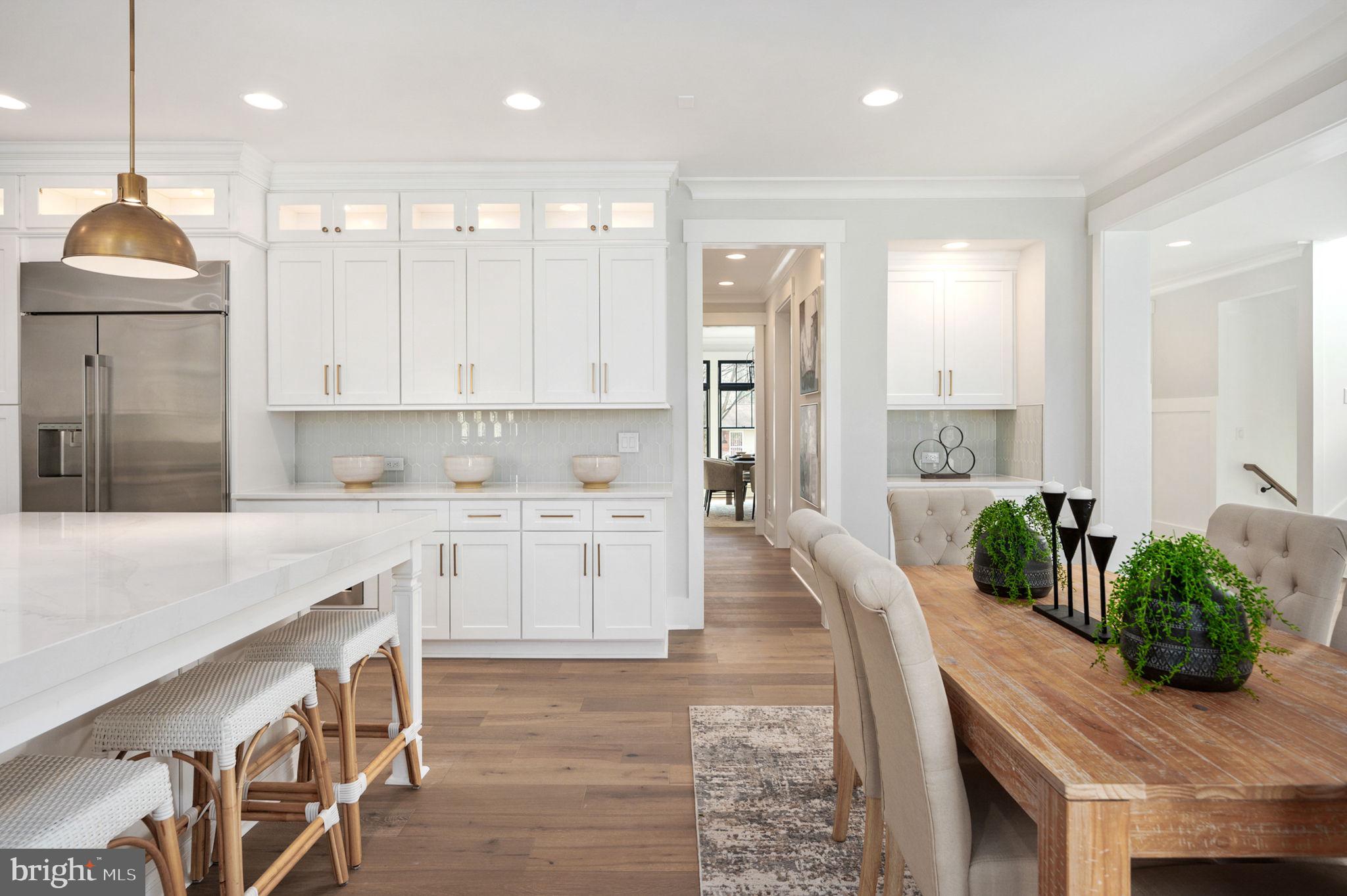 1022 HILLCREST DRIVE SW