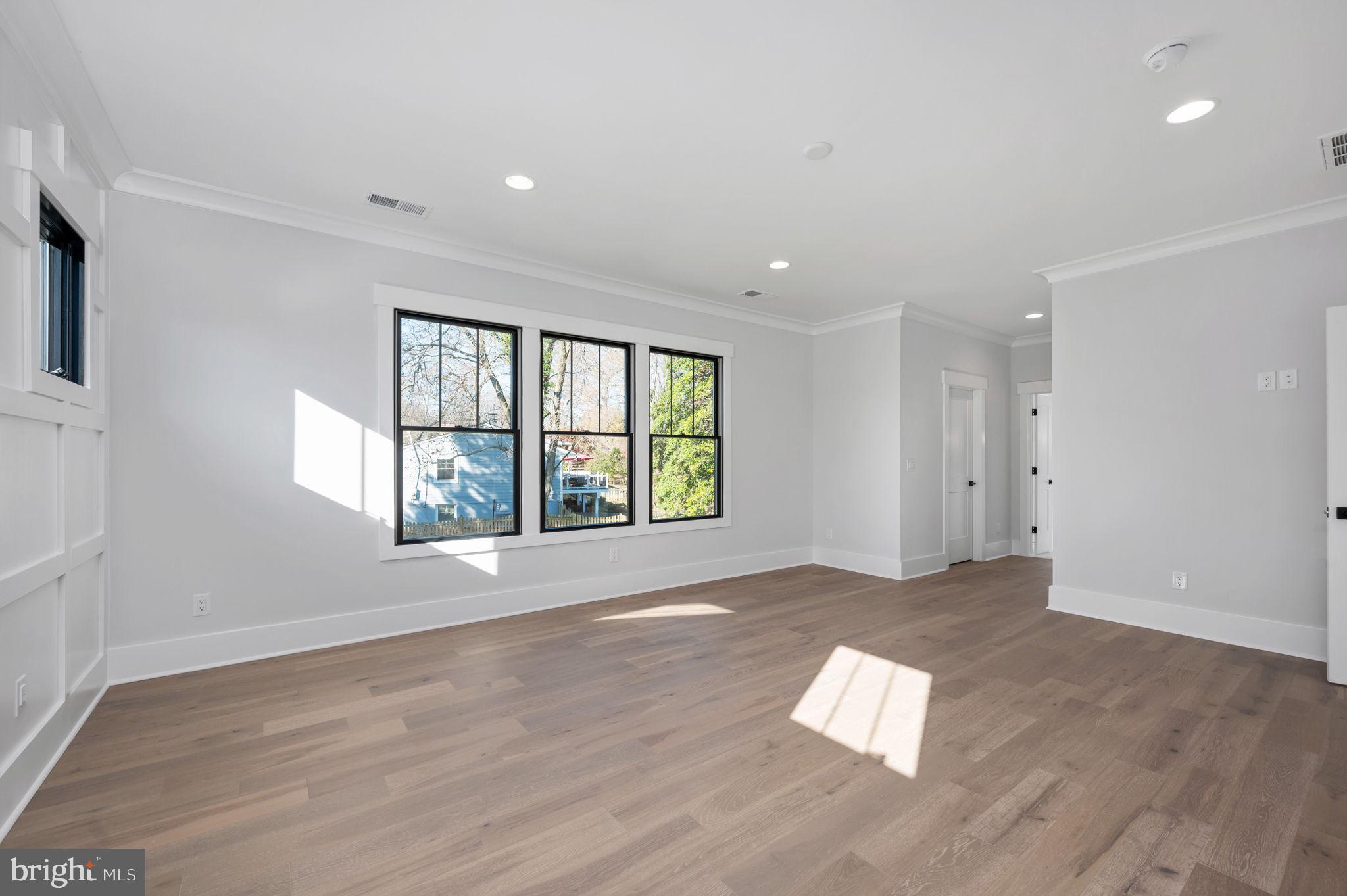 1022 HILLCREST DRIVE SW