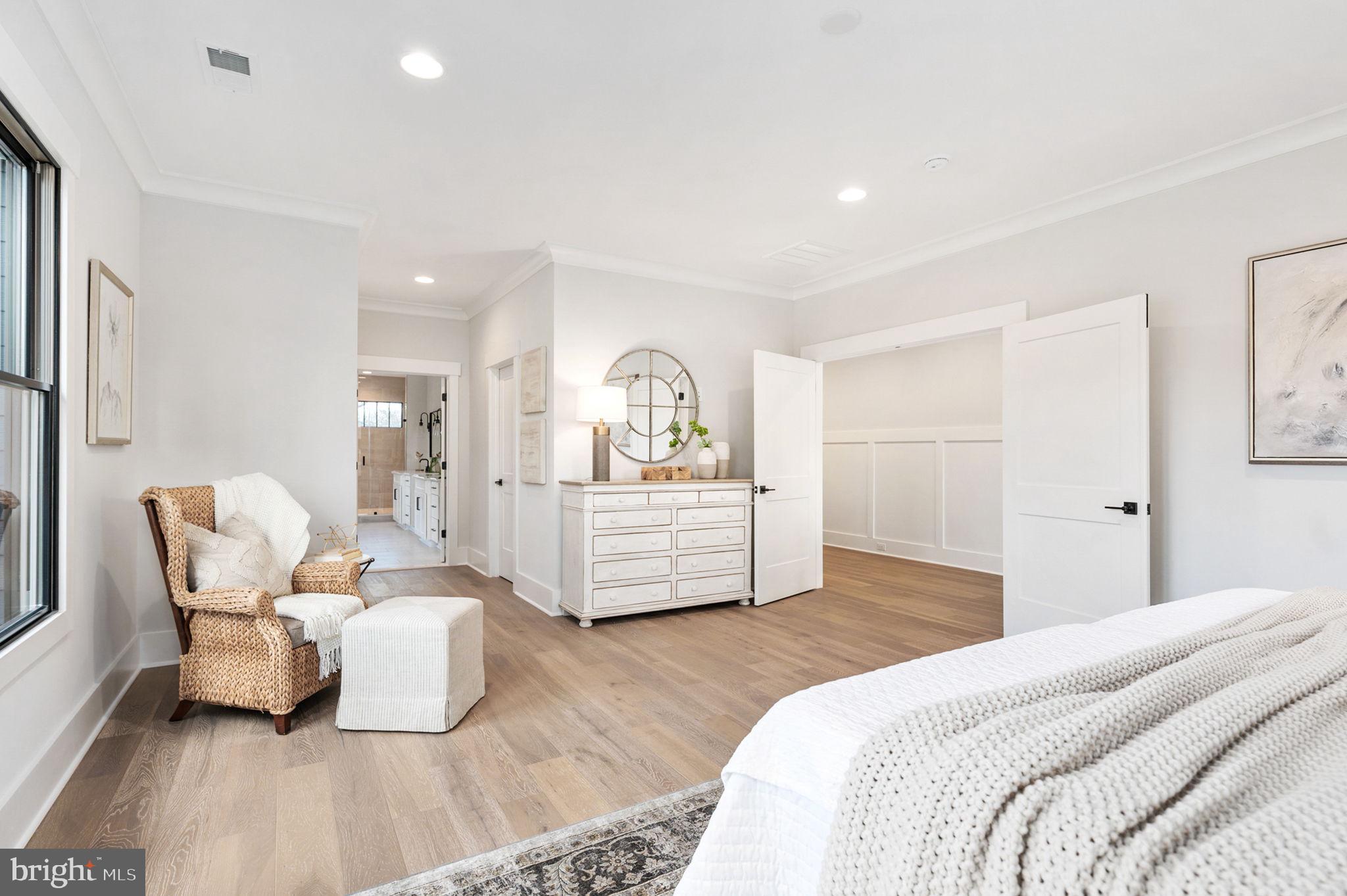 1022 HILLCREST DRIVE SW