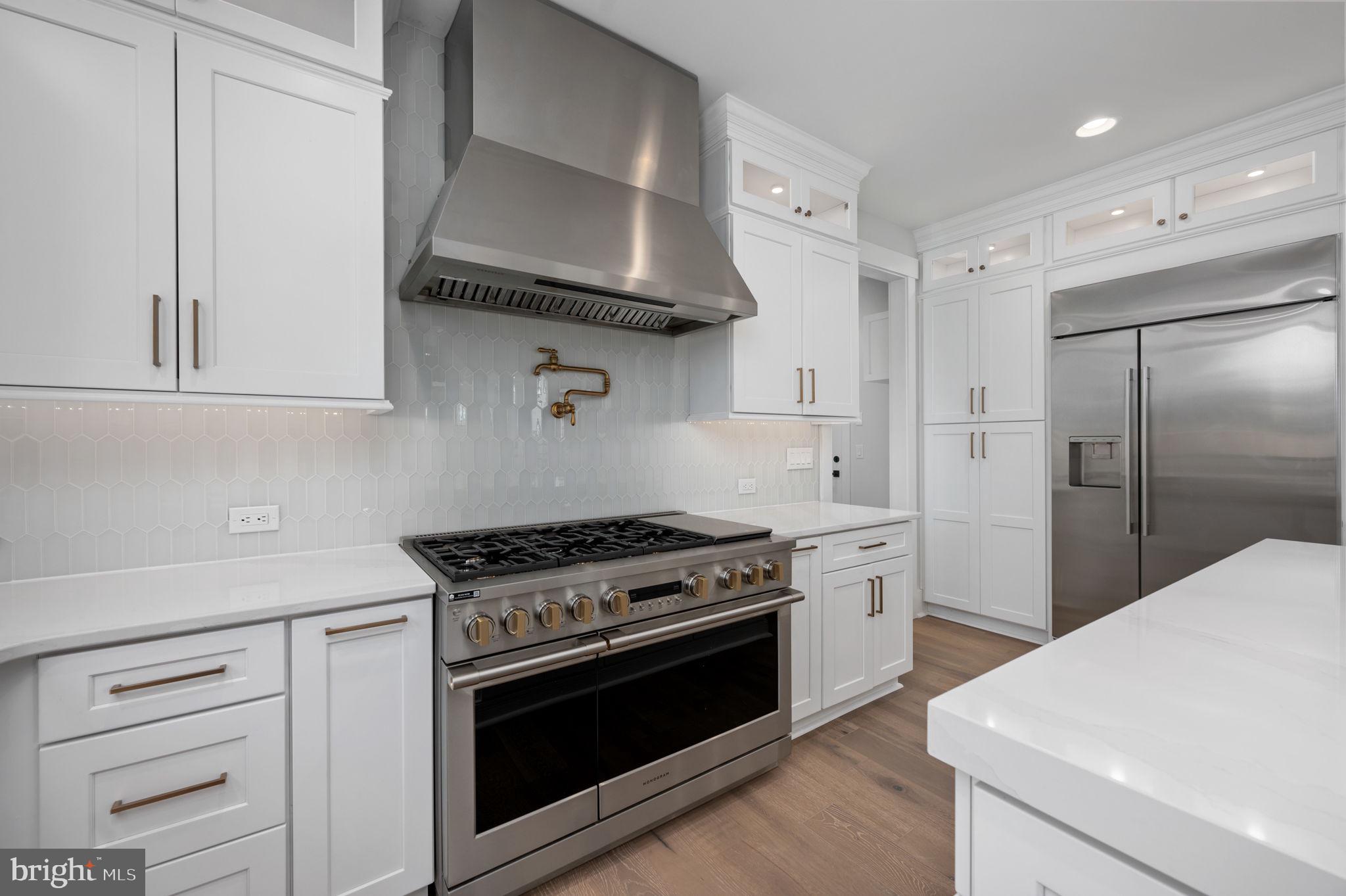 1022 HILLCREST DRIVE SW