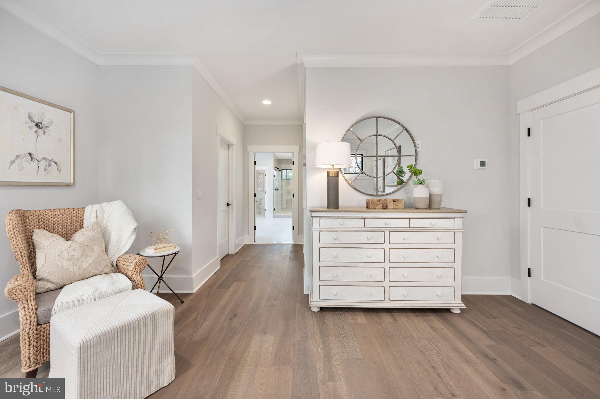 1022 HILLCREST DRIVE SW