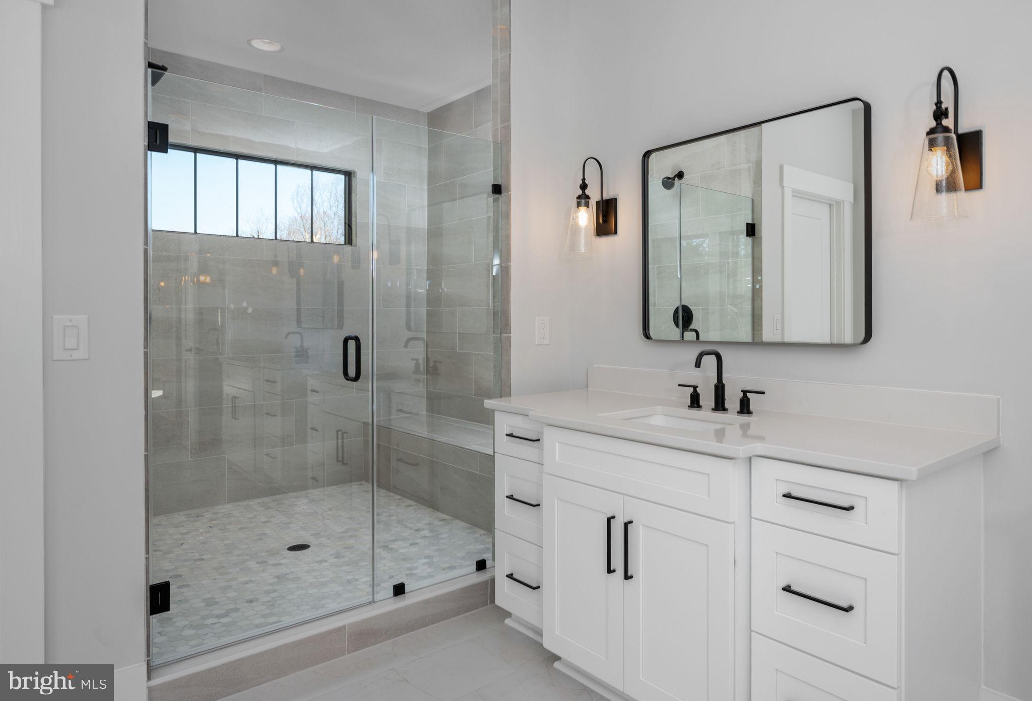 1022 HILLCREST DRIVE SW