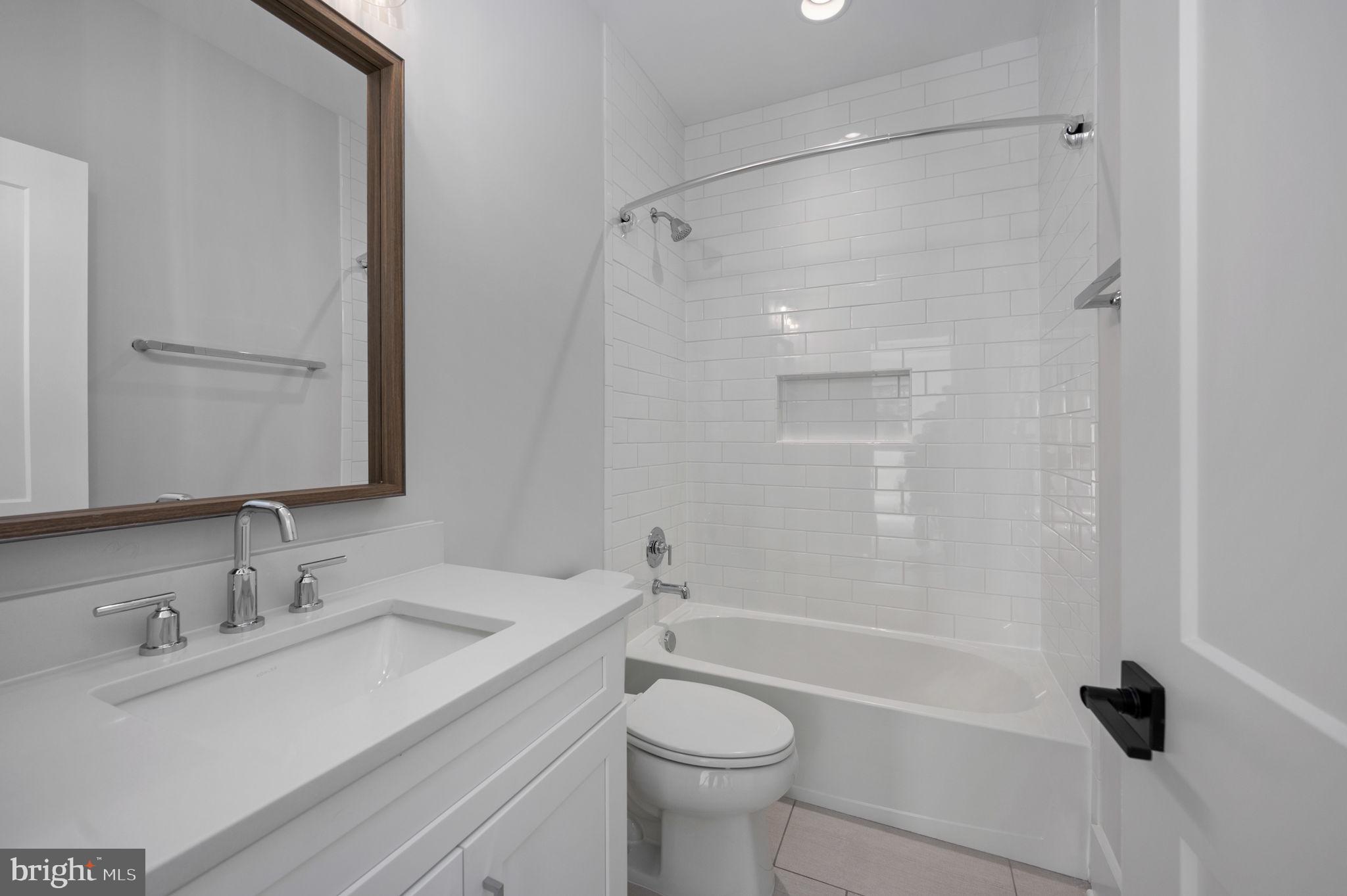 1022 HILLCREST DRIVE SW