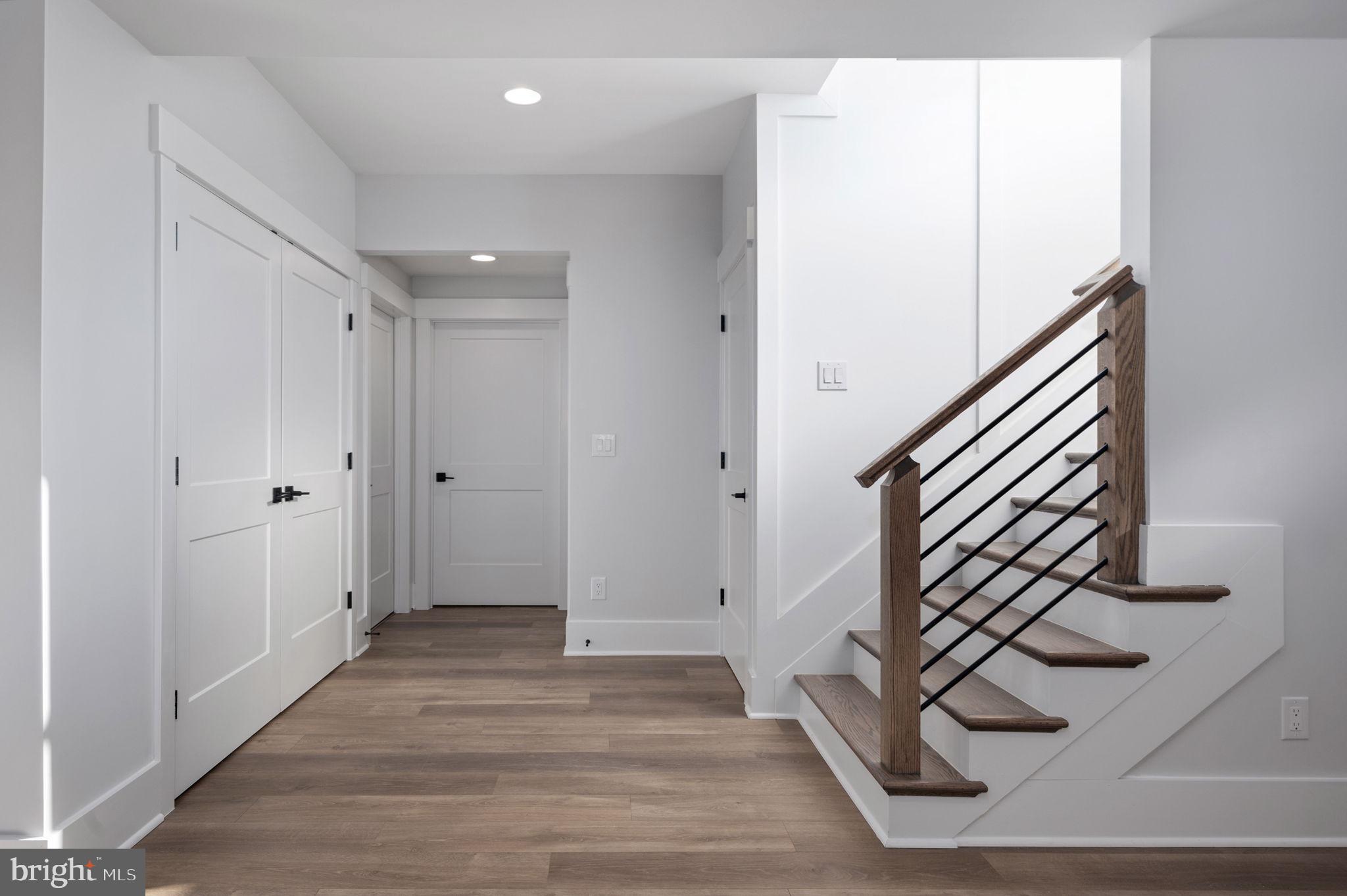 1022 HILLCREST DRIVE SW