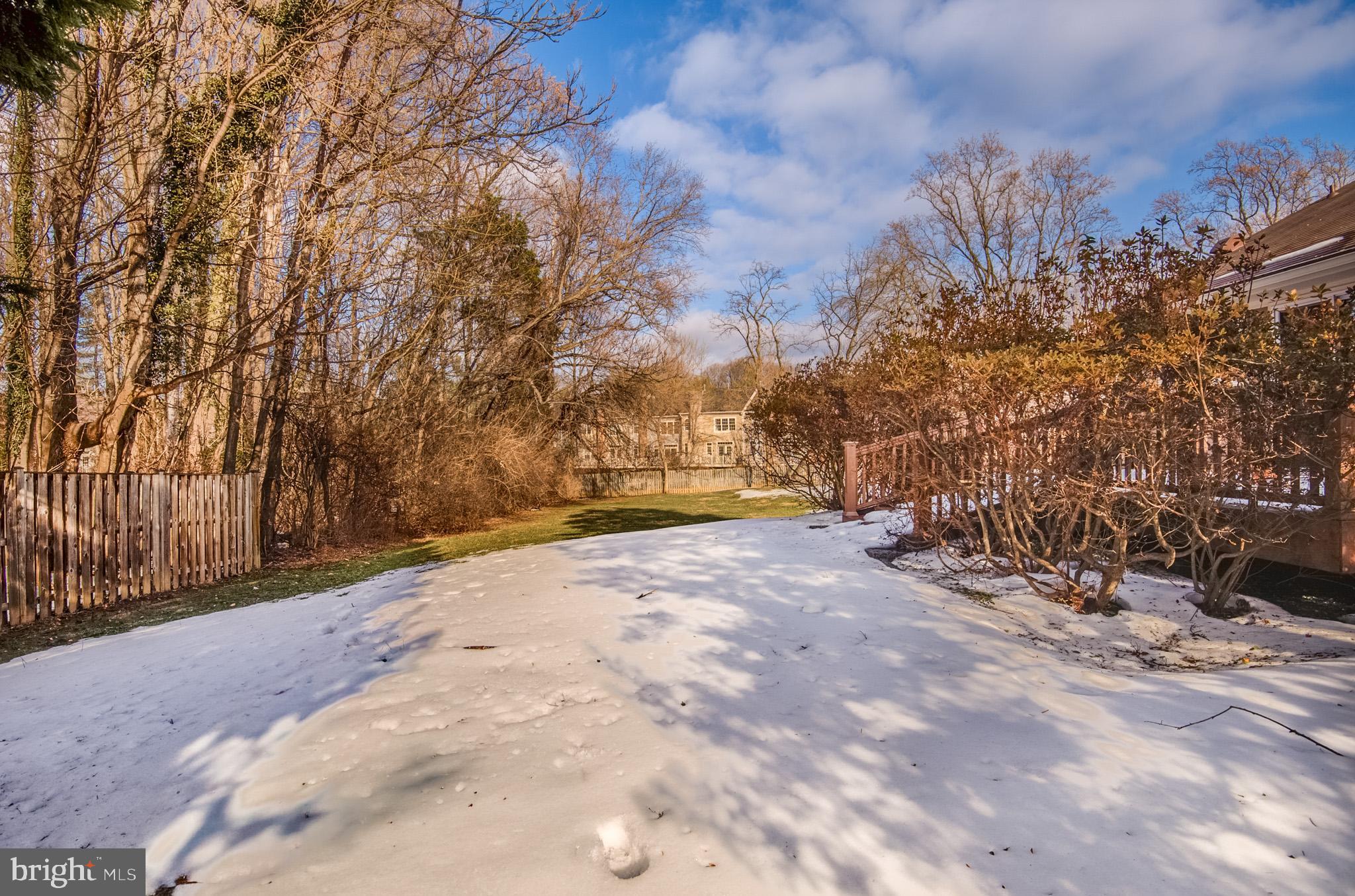 2800 OAKTON MANOR COURT