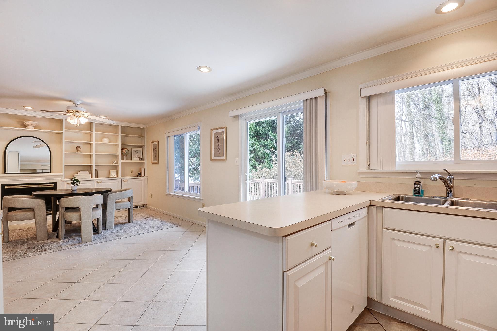 2800 OAKTON MANOR COURT