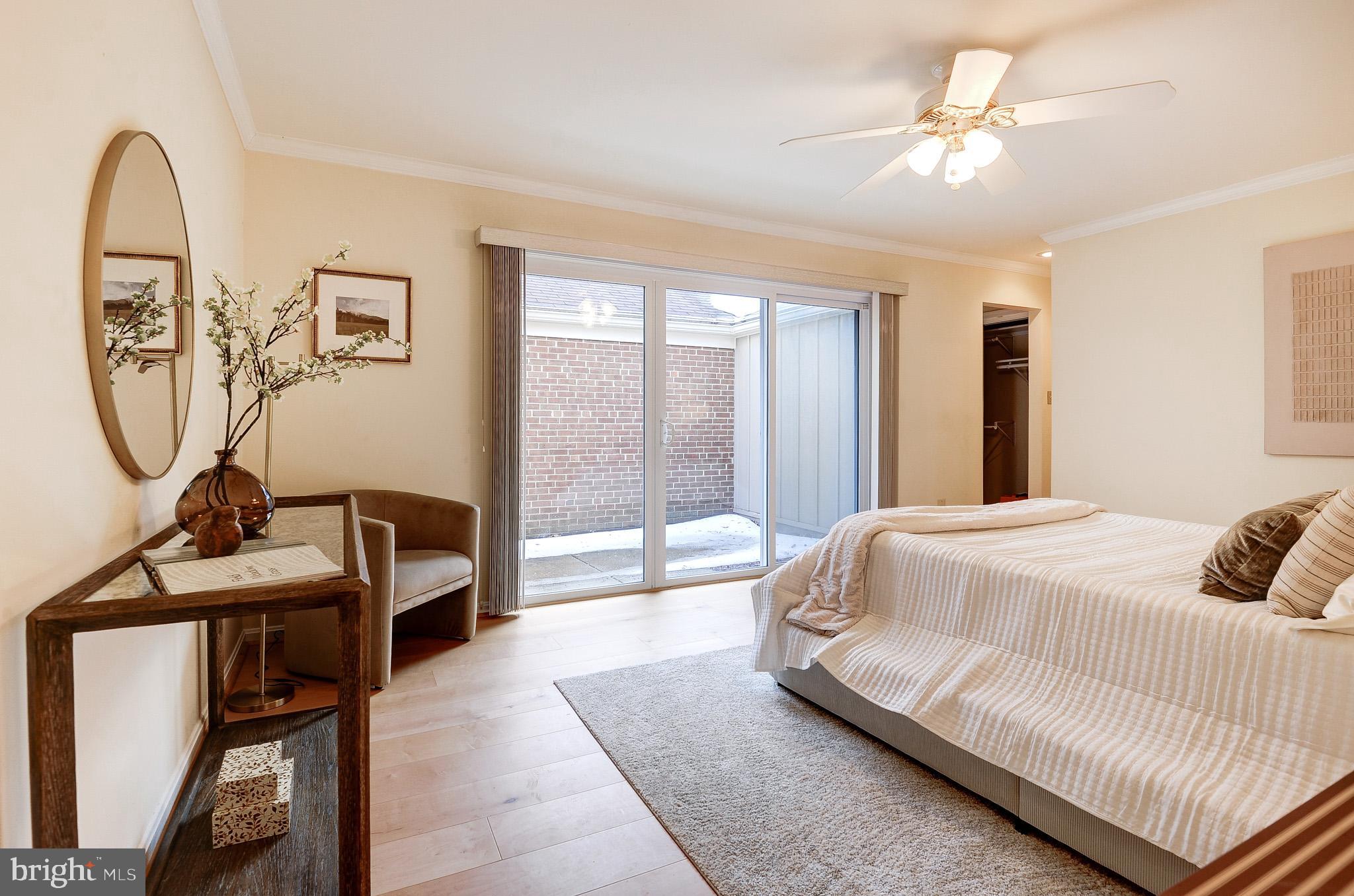 2800 OAKTON MANOR COURT