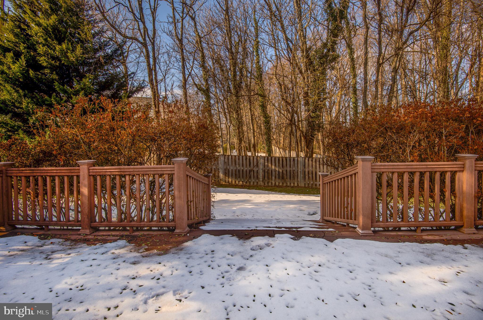 2800 OAKTON MANOR COURT