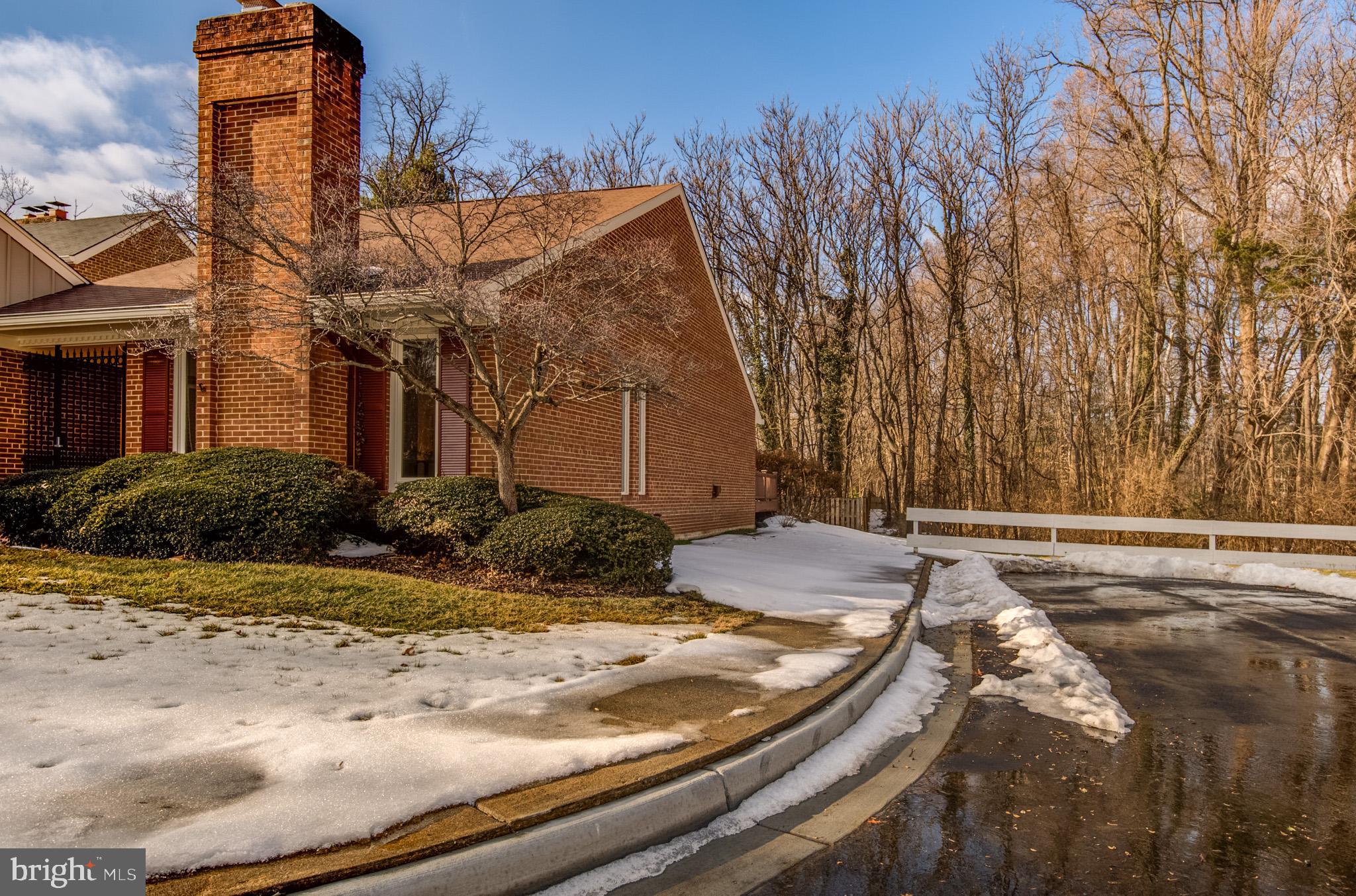 2800 OAKTON MANOR COURT