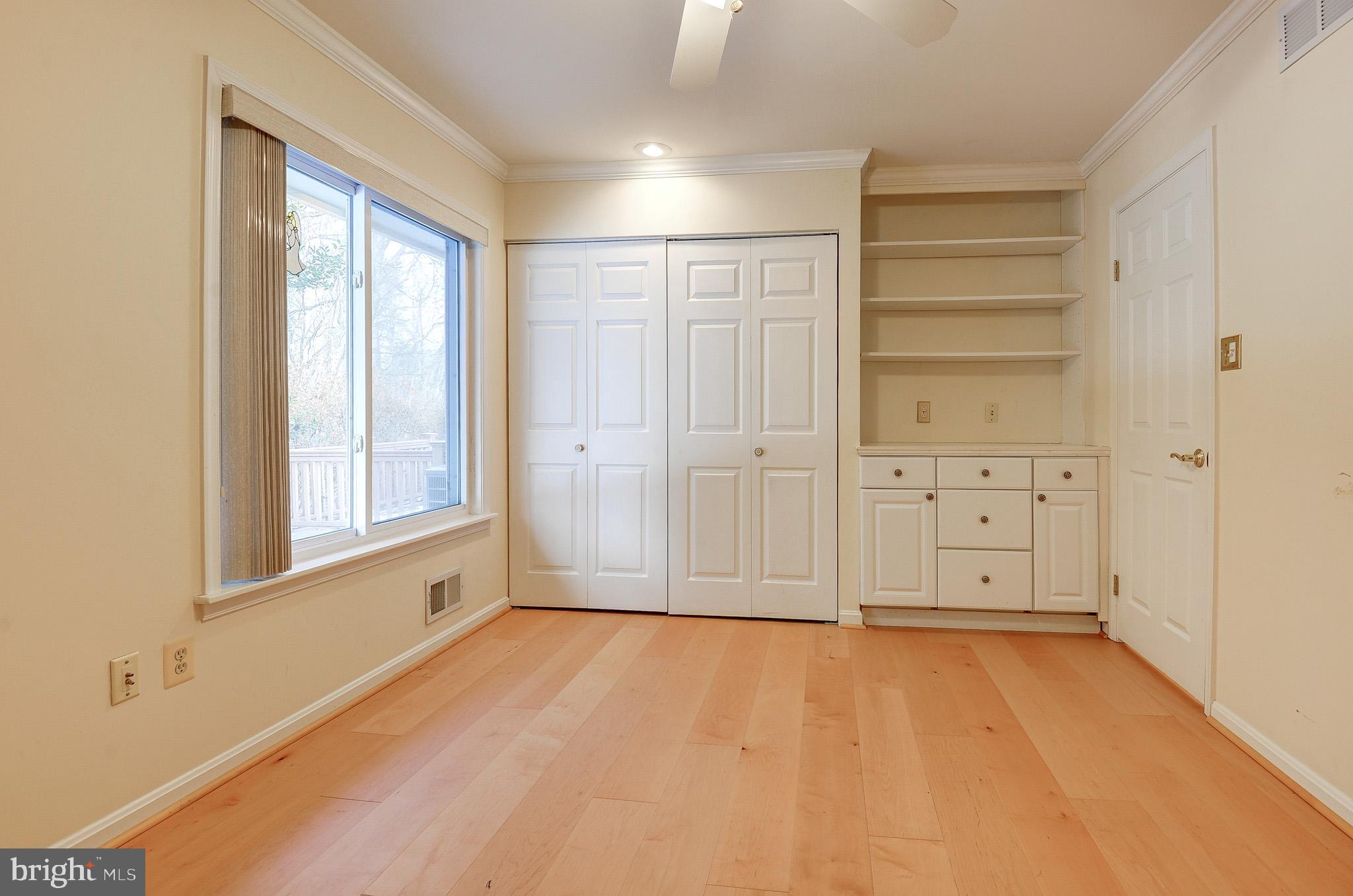 2800 OAKTON MANOR COURT