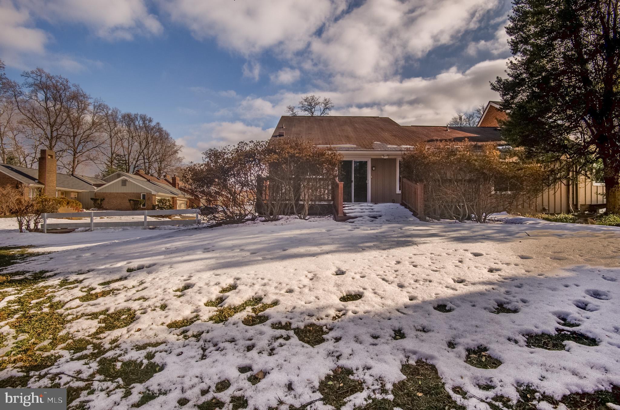 2800 OAKTON MANOR COURT