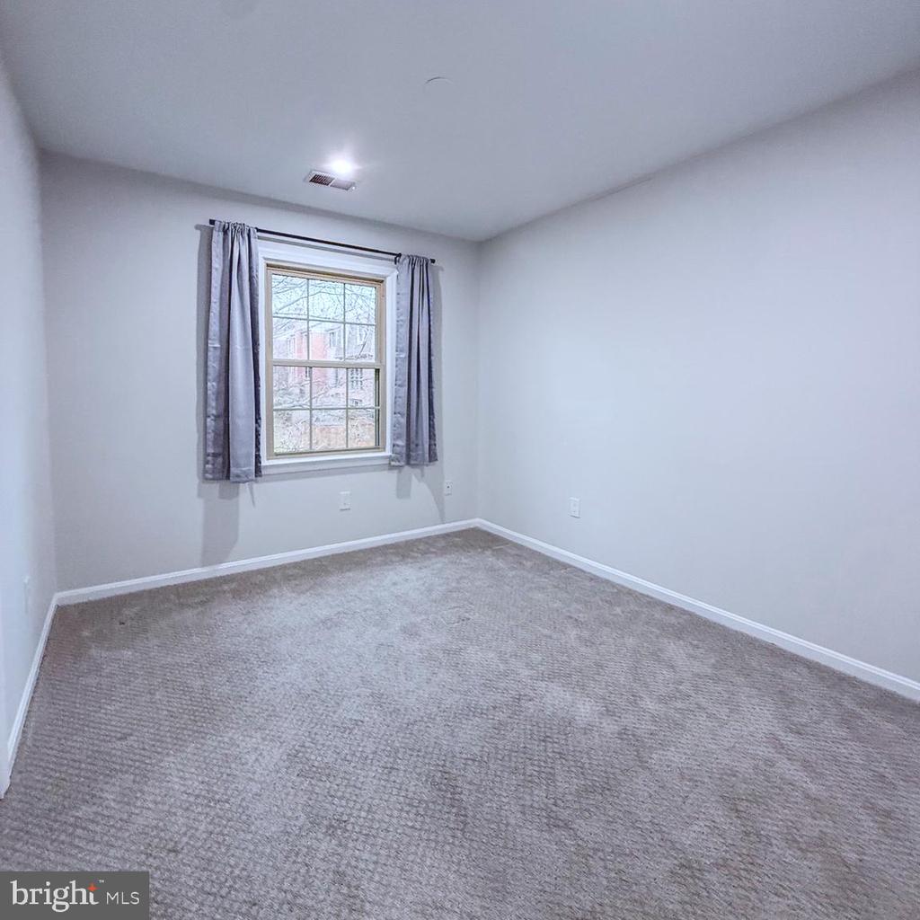 10321 HAMPSHIRE GREEN AVENUE
