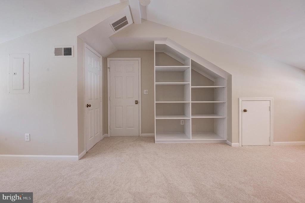 8017 ILIFF DRIVE