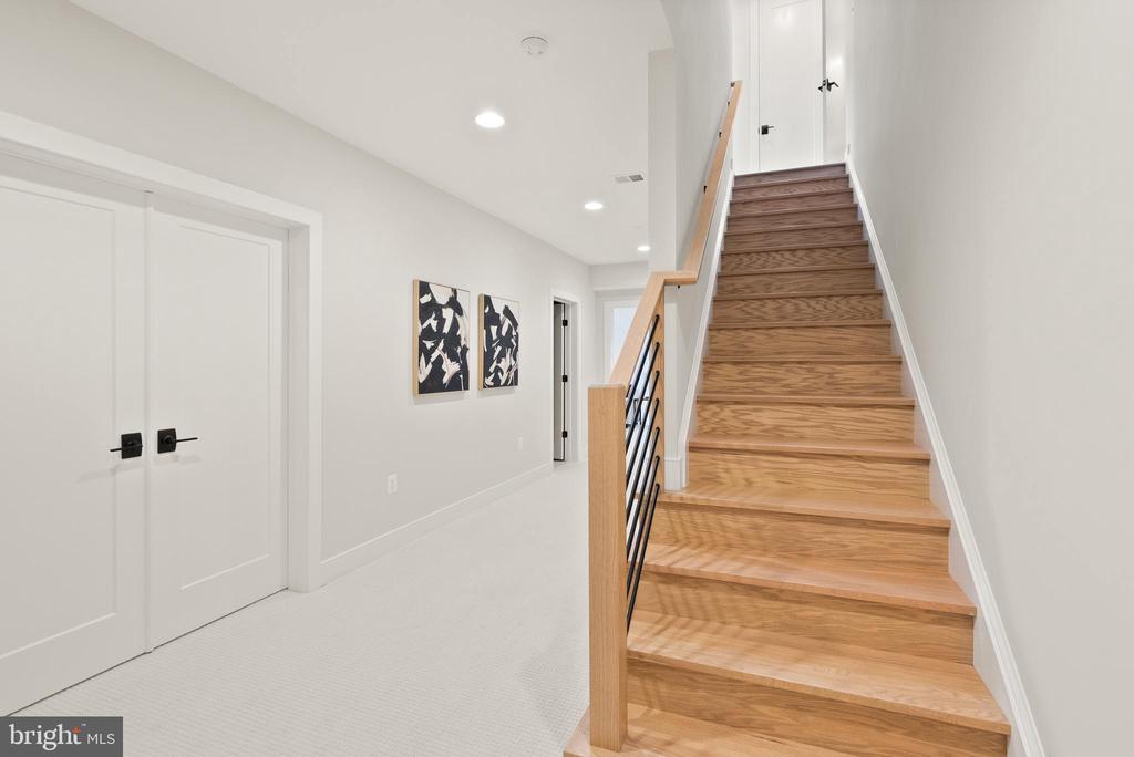 1212 DRAKE STREET SW