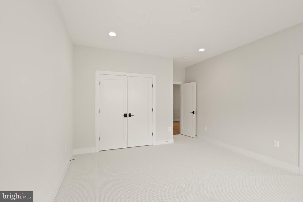 1212 DRAKE STREET SW
