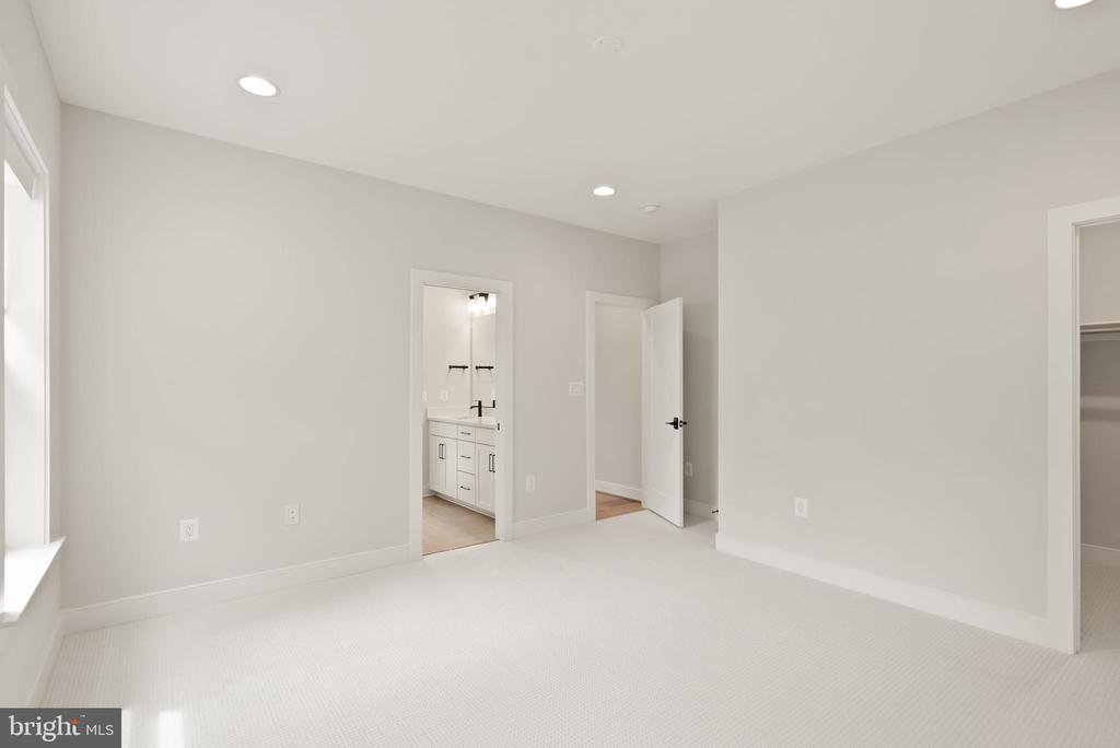 1212 DRAKE STREET SW