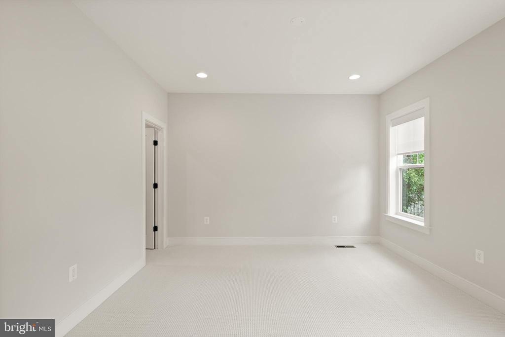 1212 DRAKE STREET SW