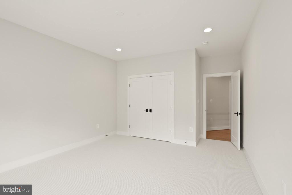 1212 DRAKE STREET SW