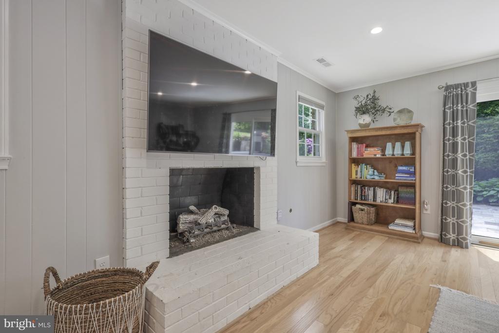8625 APPLETON COURT