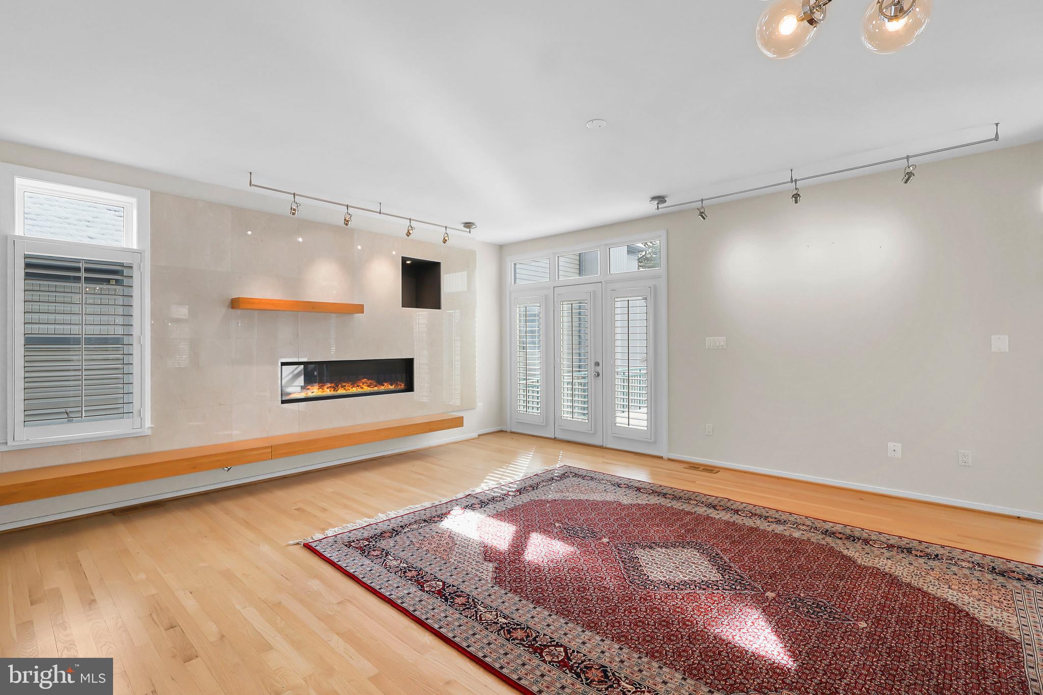 1460 WATERFRONT ROAD