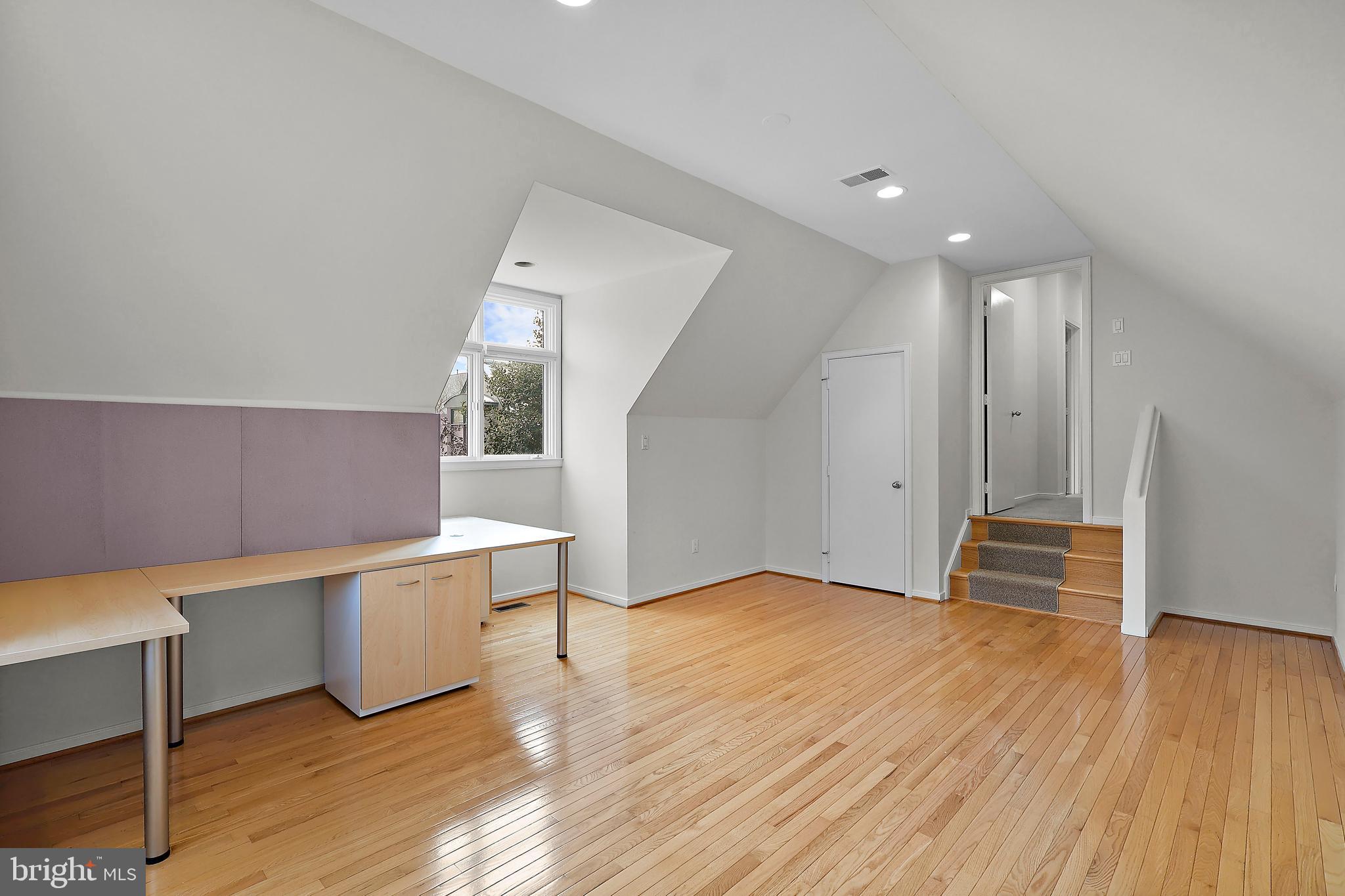 1460 WATERFRONT ROAD