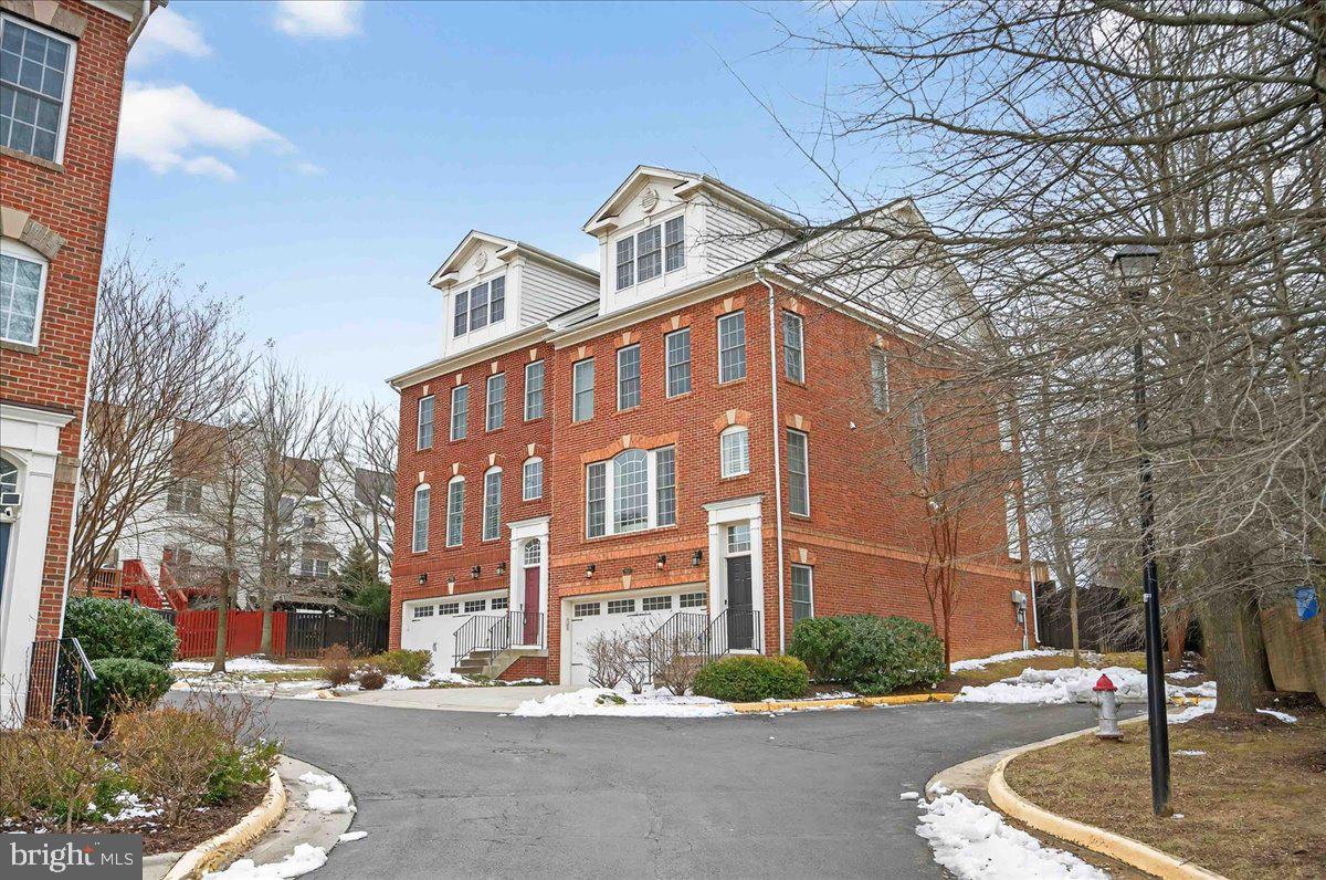 2081 HUTCHISON GROVE COURT