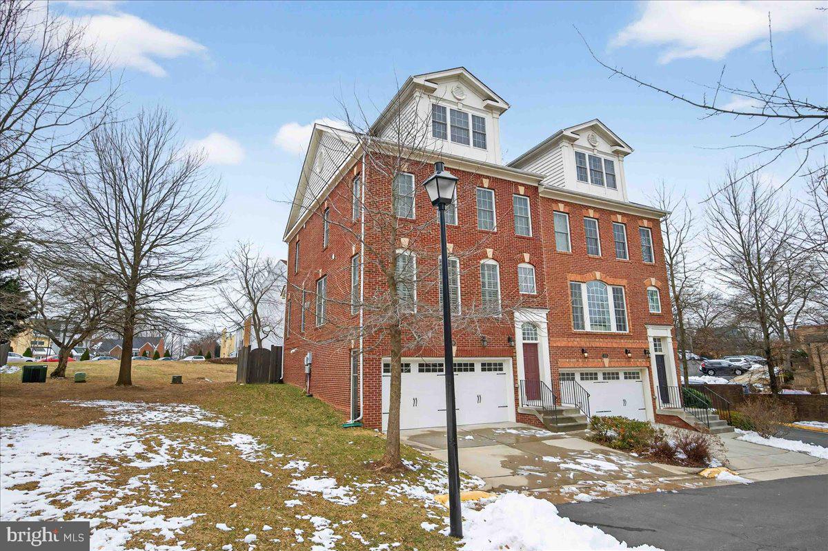 2081 HUTCHISON GROVE COURT