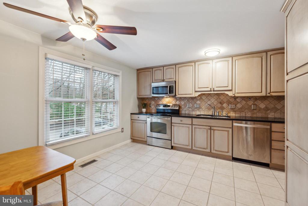 8112 RHODELL LANE