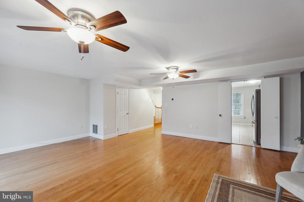 8112 RHODELL LANE