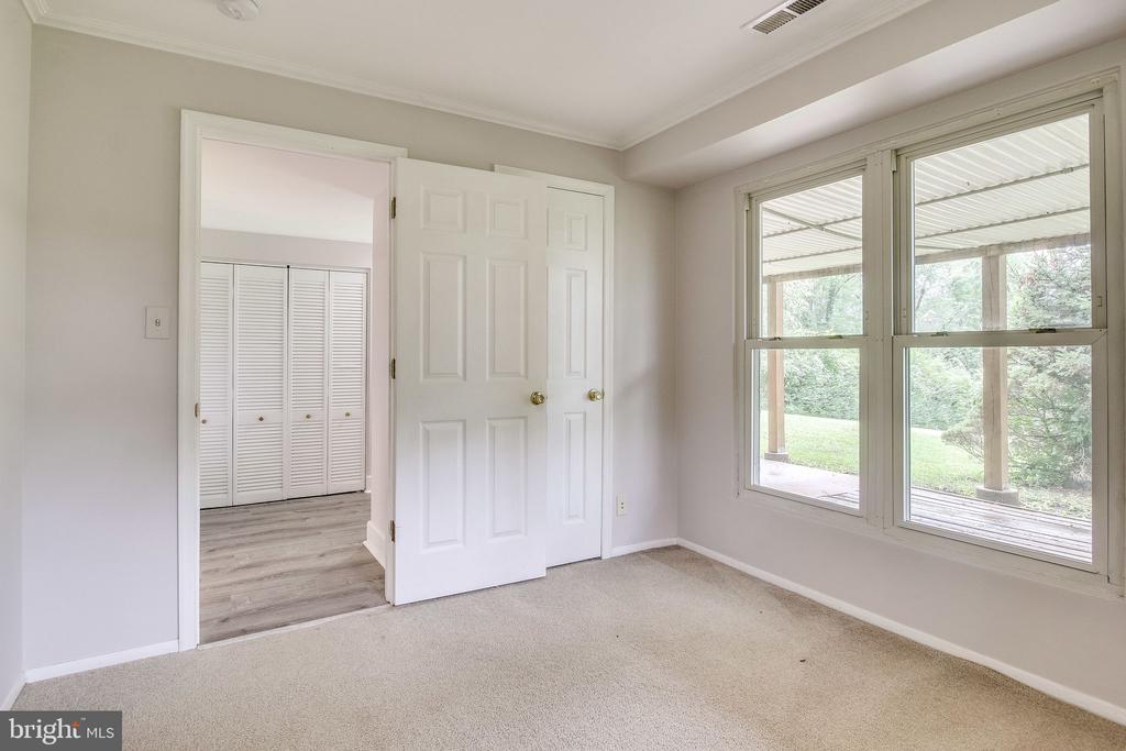 6525 BYRNES DRIVE