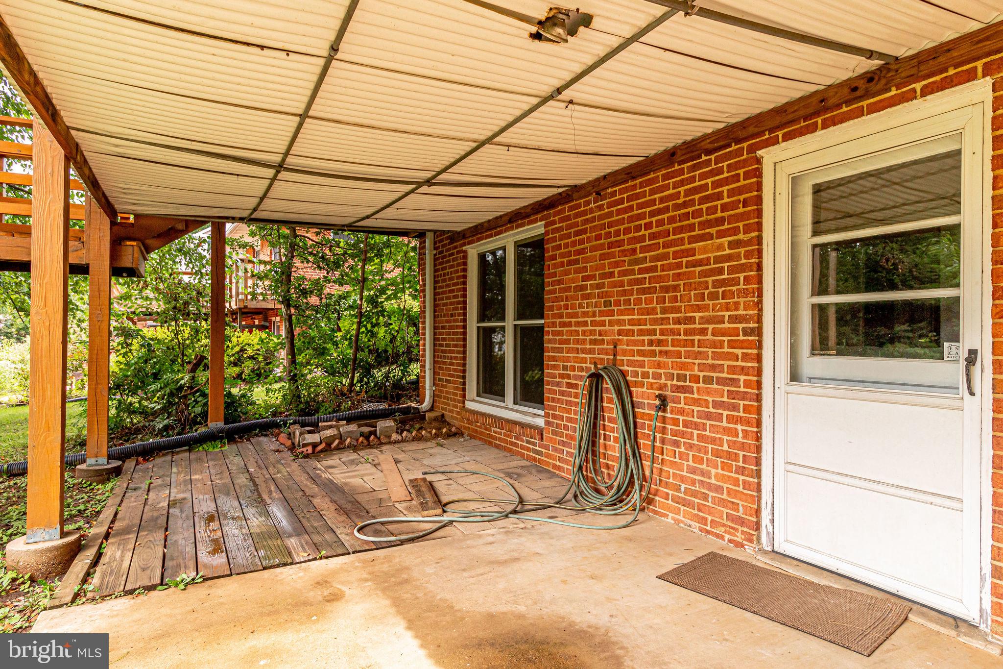 6525 BYRNES DRIVE