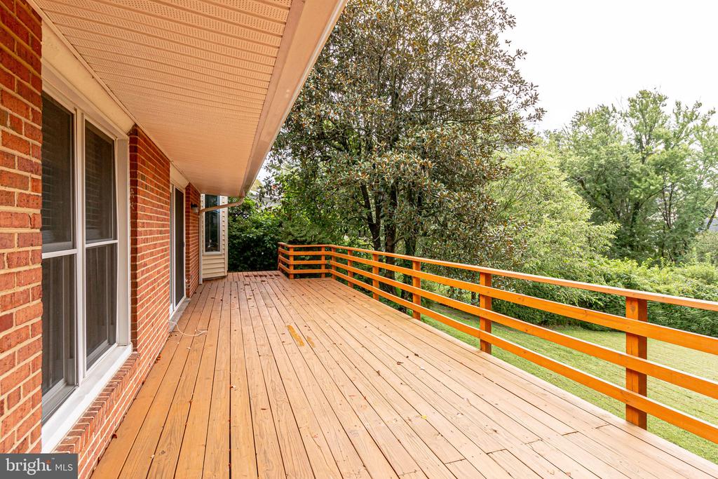 6525 BYRNES DRIVE