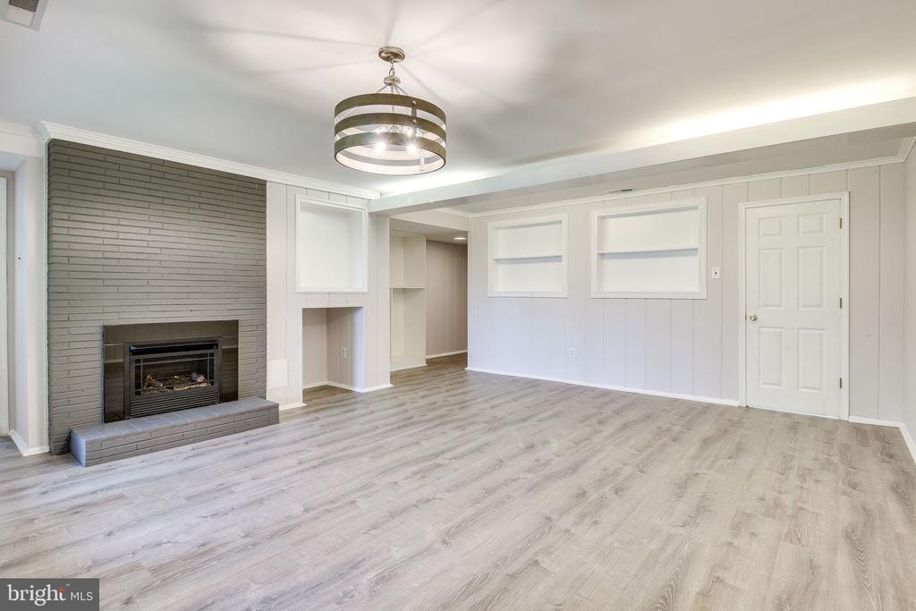 6525 BYRNES DRIVE