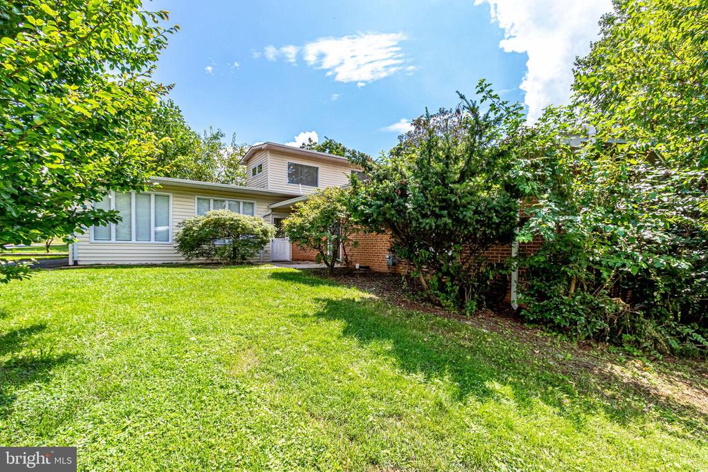 6525 BYRNES DRIVE