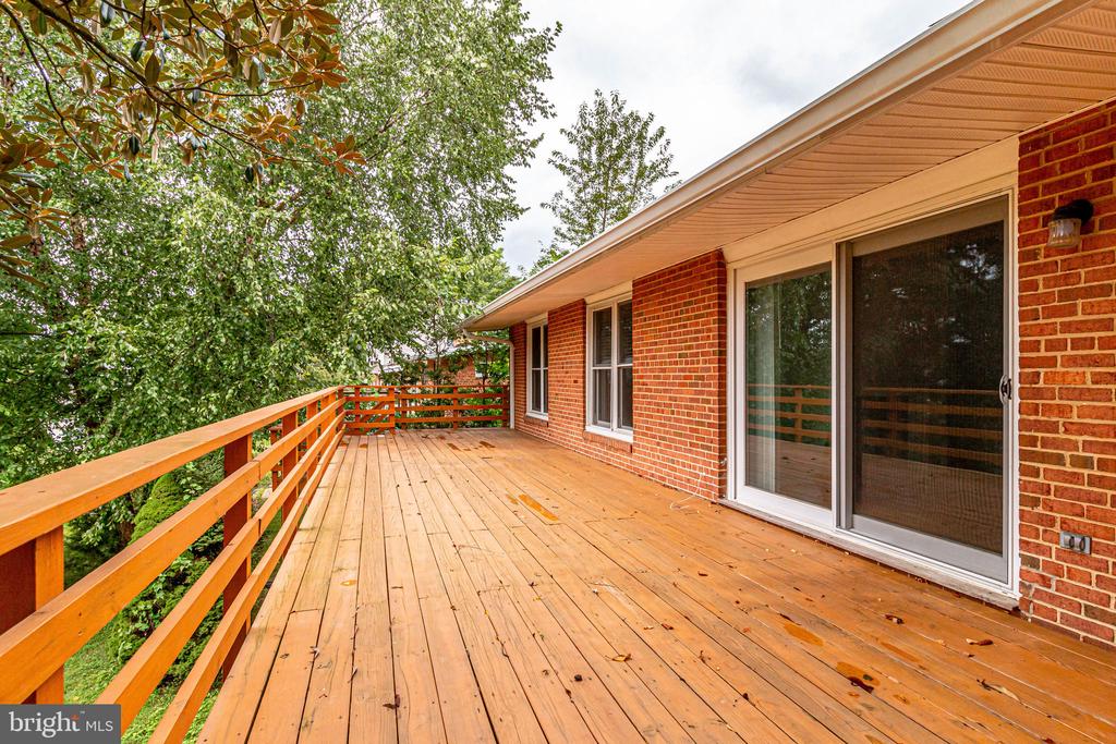 6525 BYRNES DRIVE