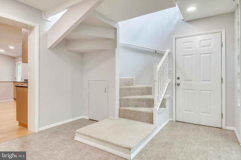 6525 BYRNES DRIVE