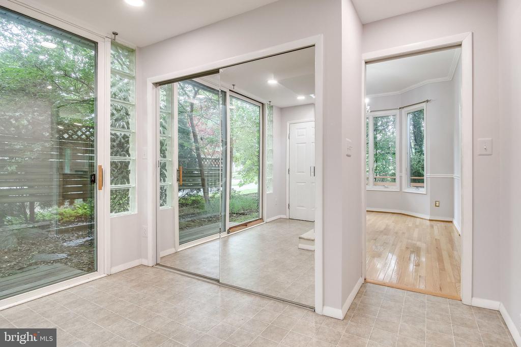 6525 BYRNES DRIVE