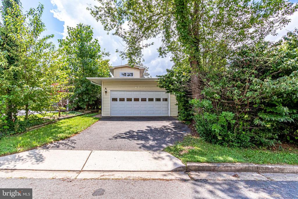 6525 BYRNES DRIVE