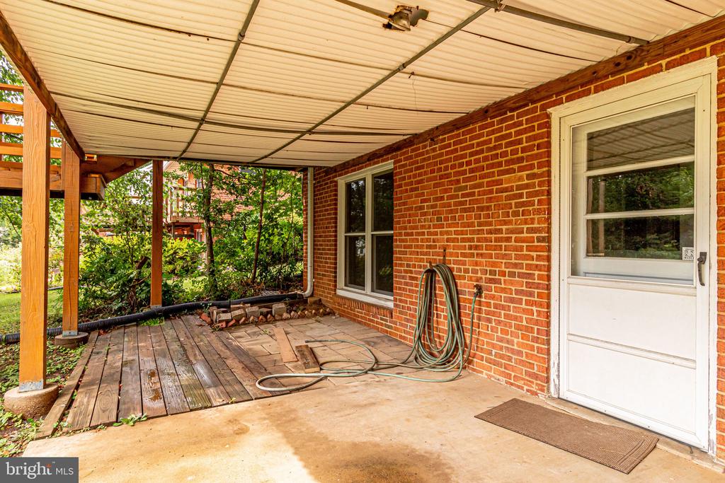6525 BYRNES DRIVE