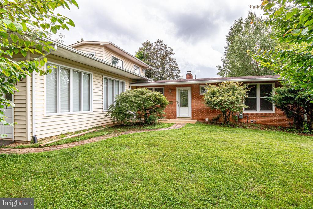 6525 BYRNES DRIVE