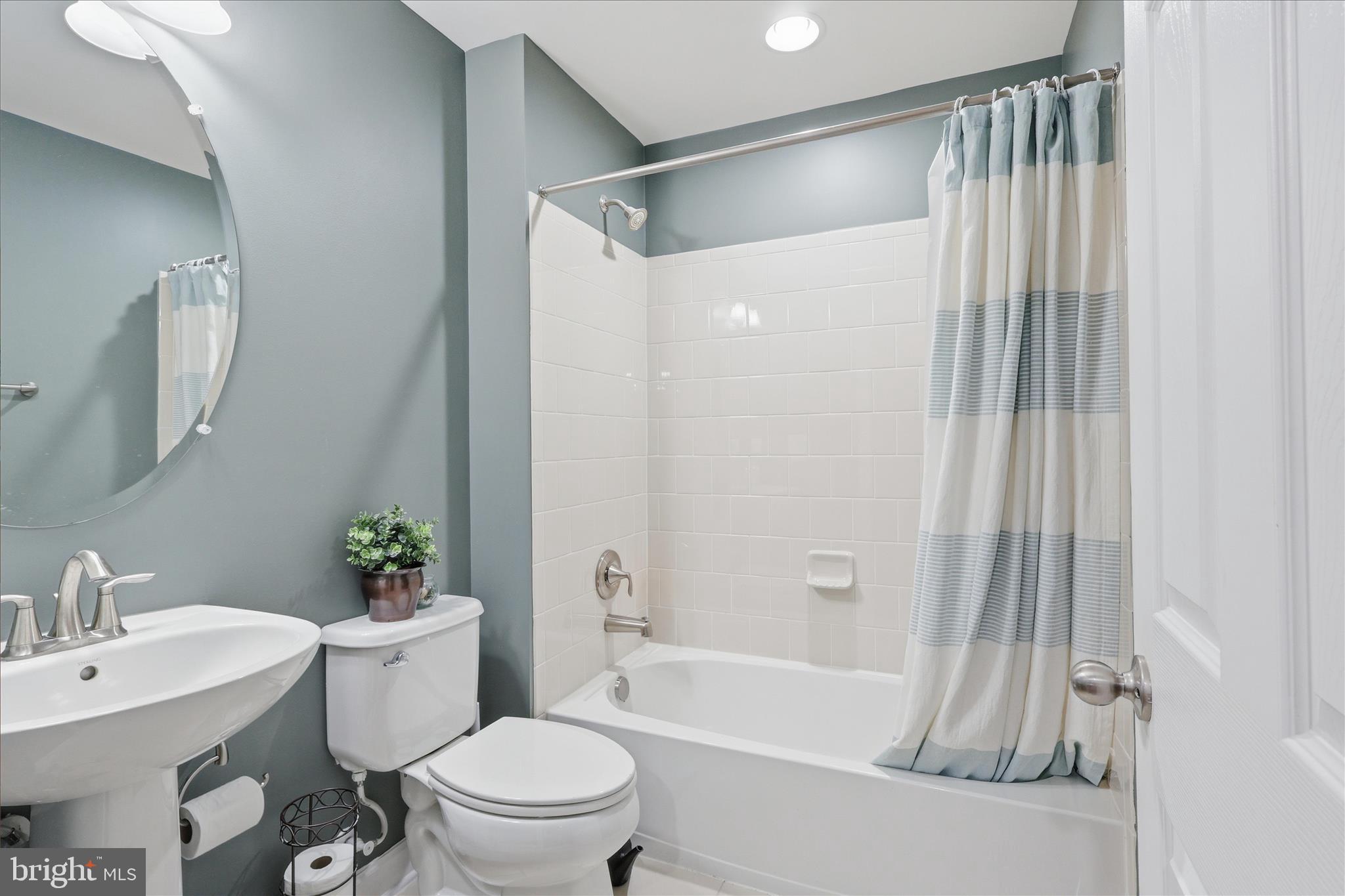 5575 JAMES YOUNG WAY