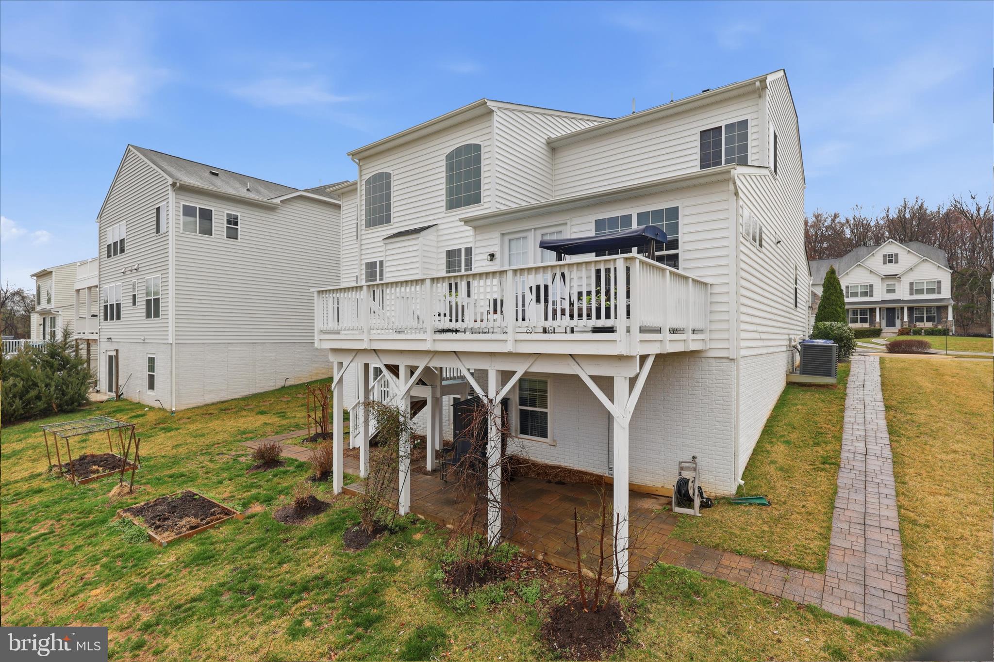 5575 JAMES YOUNG WAY