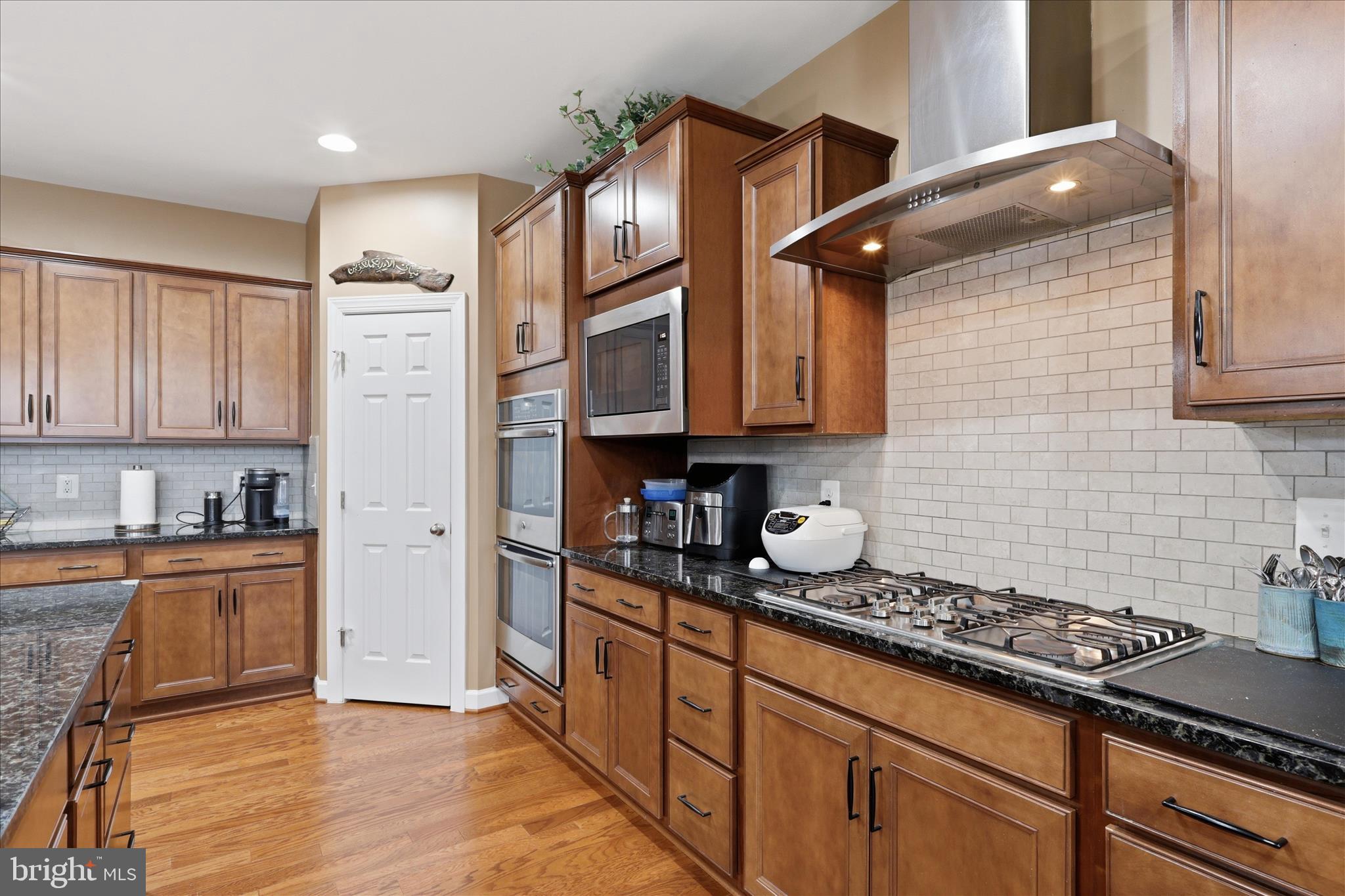 5575 JAMES YOUNG WAY