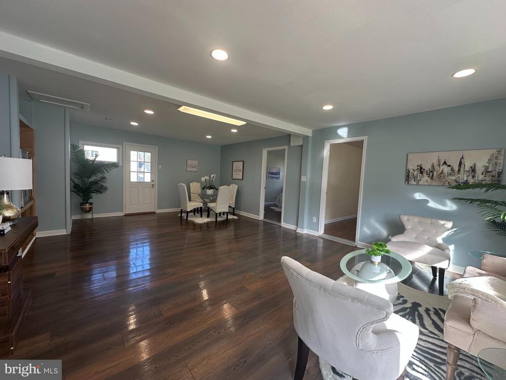 5530 HALWIS STREET