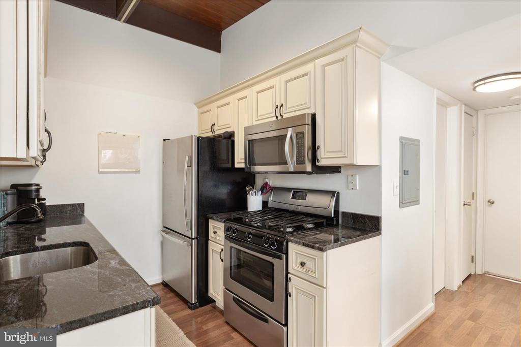4901 AMERICANA DRIVE 202